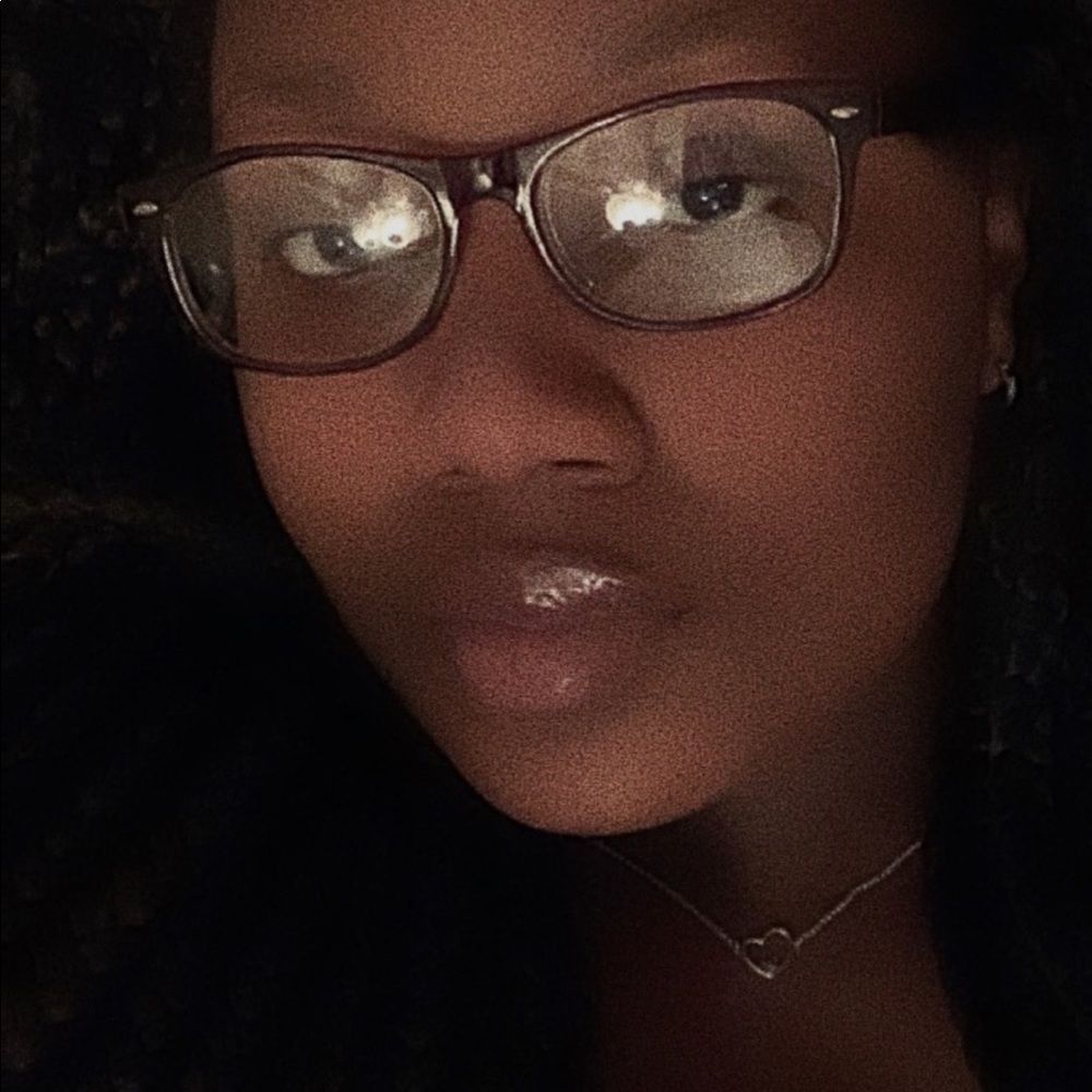 Meet your Posher, Kiki